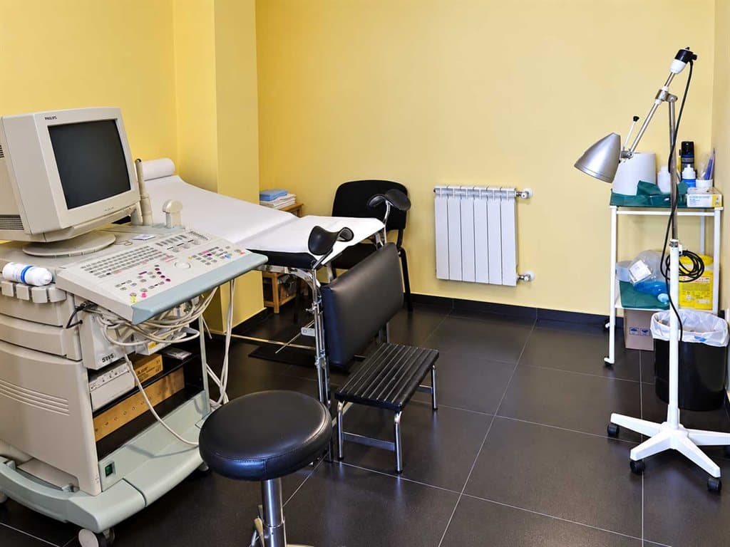 Consulta de ginecología con ecógrafo en Caldas de Reis
